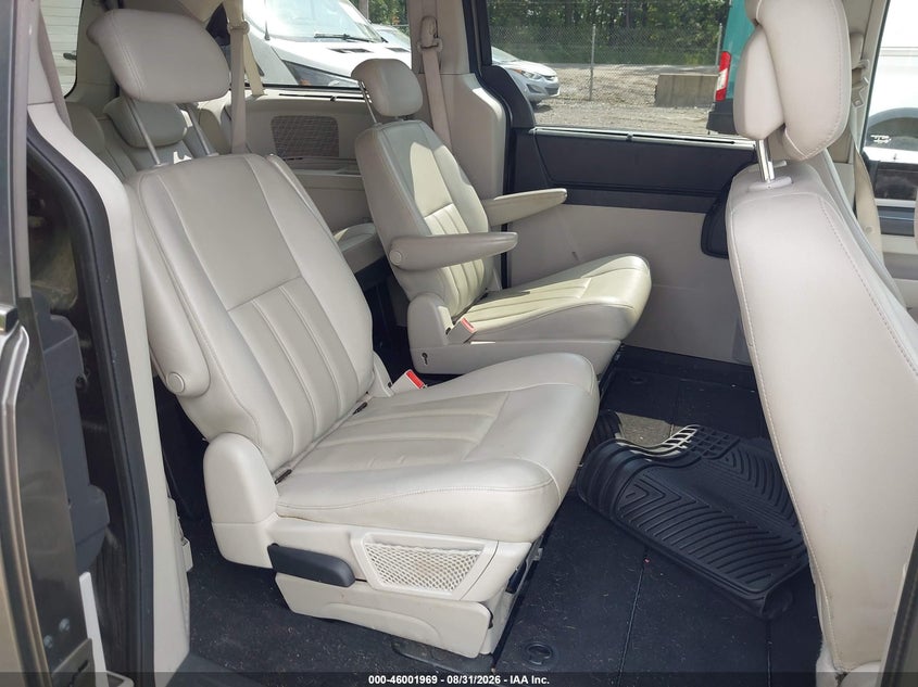 2010 DODGE GRAND CARAVAN auction photo 8