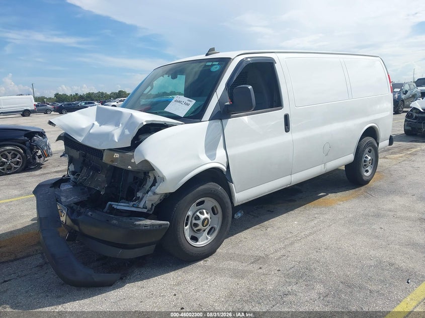 2019 Chevrolet Express, Перед і зад, IAAI, VIN 1GCWGAFG4K1262245 — фото 2