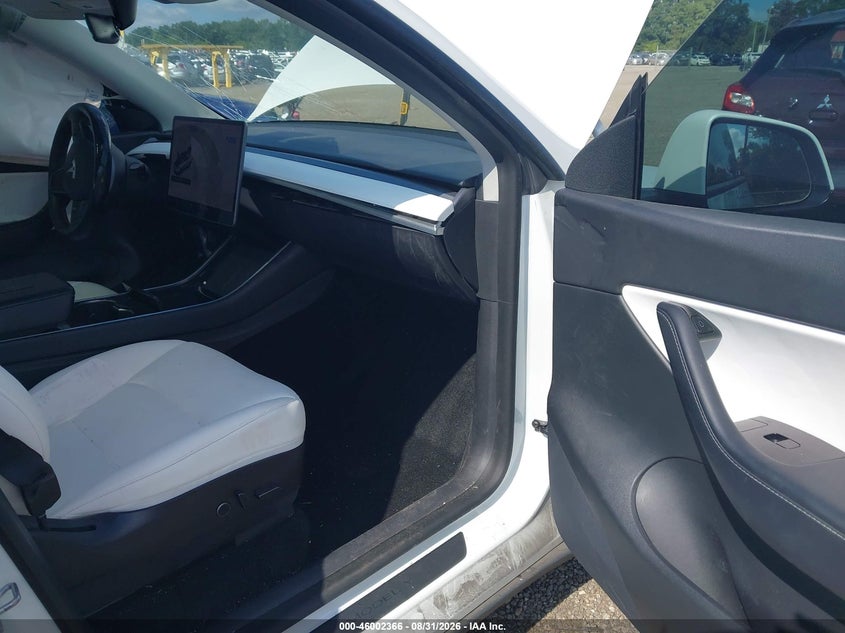 TESLA MODEL Y - zdjęcie 5