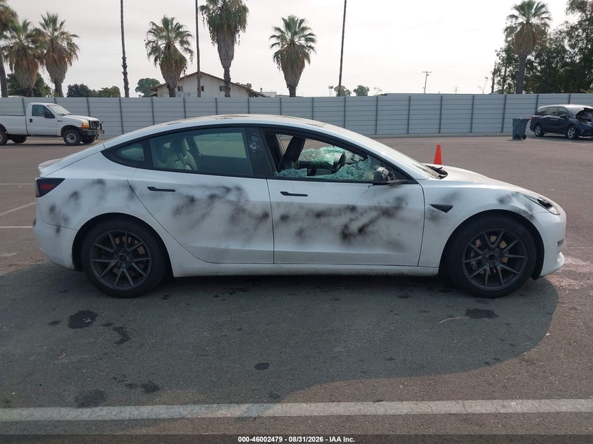 TESLA MODEL 3 - zdjęcie 13