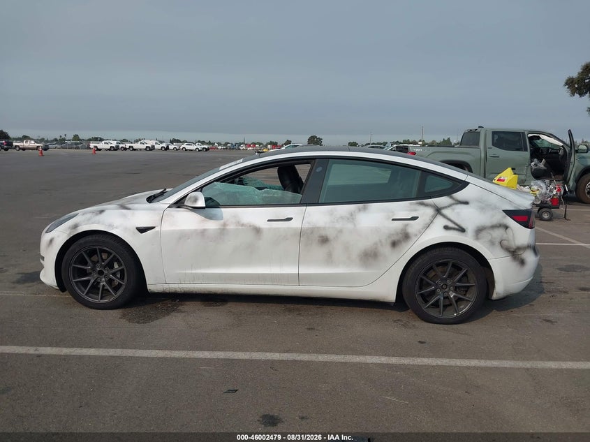TESLA MODEL 3 - zdjęcie 14