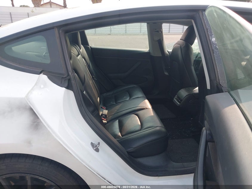 TESLA MODEL 3 - zdjęcie 8