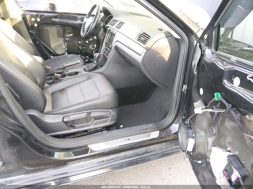 2017 VOLKSWAGEN PASSAT auction photo 5