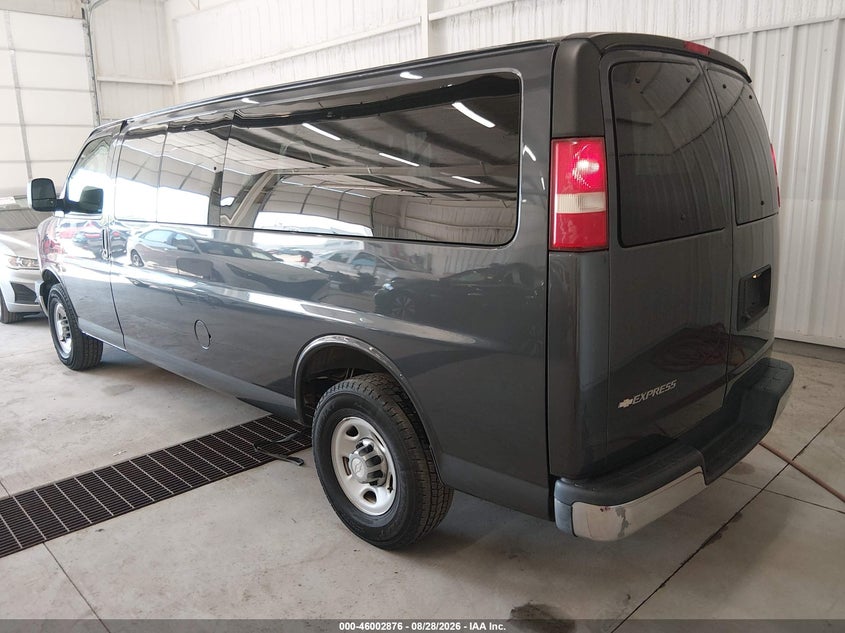 2017 CHEVROLET EXPRESS 3500 auction photo 3