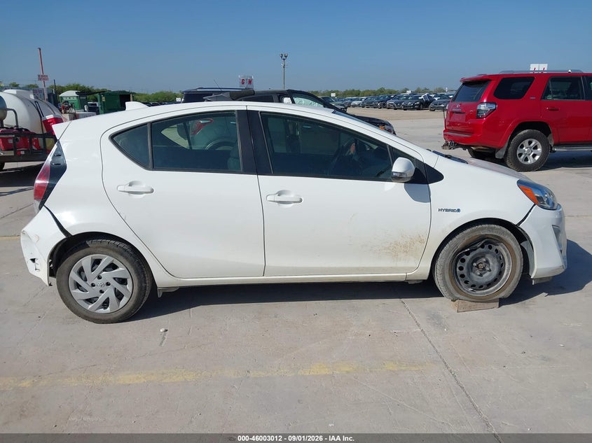 TOYOTA PRIUS C - zdjęcie 13