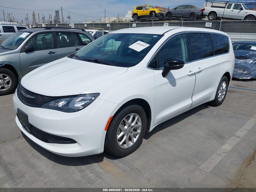2024 CHRYSLER VOYAGER auction photo 2