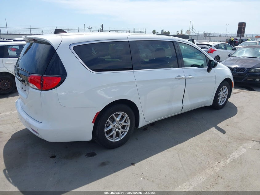 2024 CHRYSLER VOYAGER auction photo 4