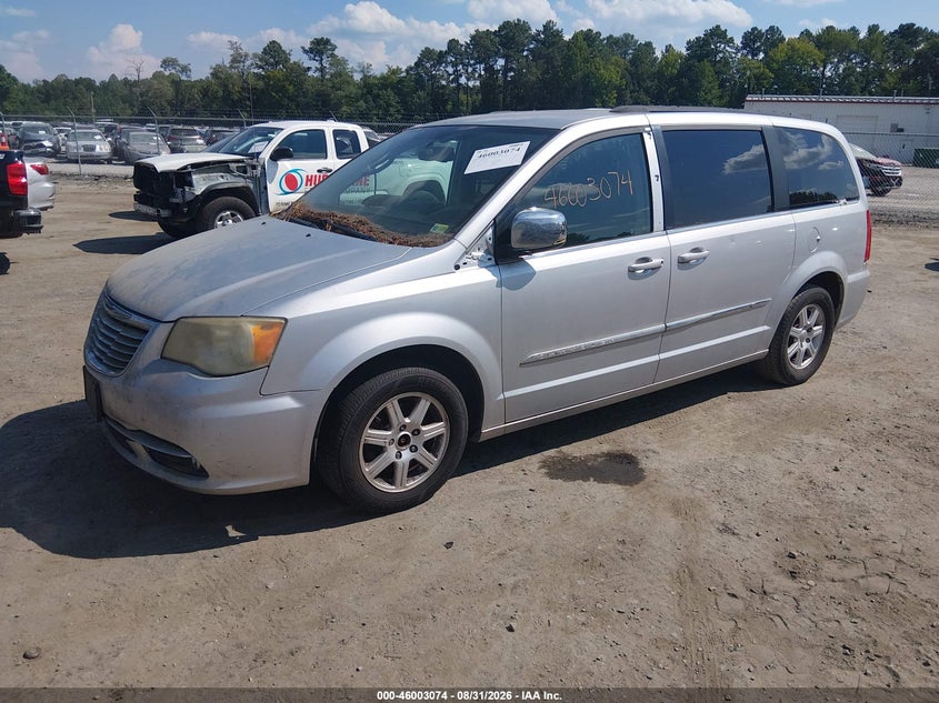 2012 CHRYSLER TOWN & COUNTRY auction photo 2