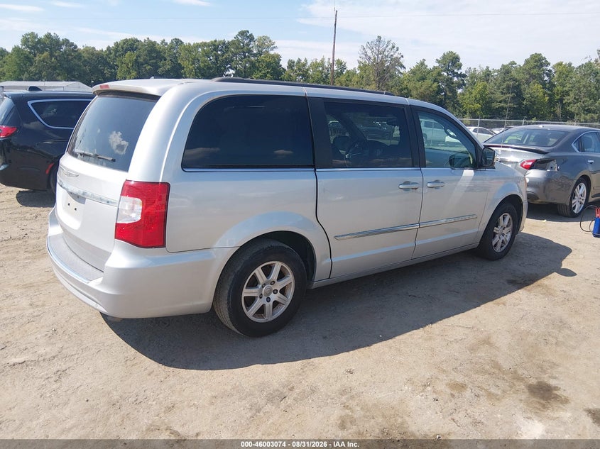 2012 CHRYSLER TOWN & COUNTRY auction photo 4