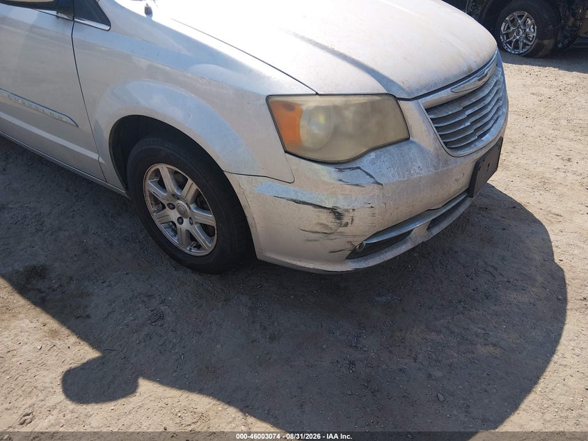 2012 CHRYSLER TOWN & COUNTRY auction photo 6