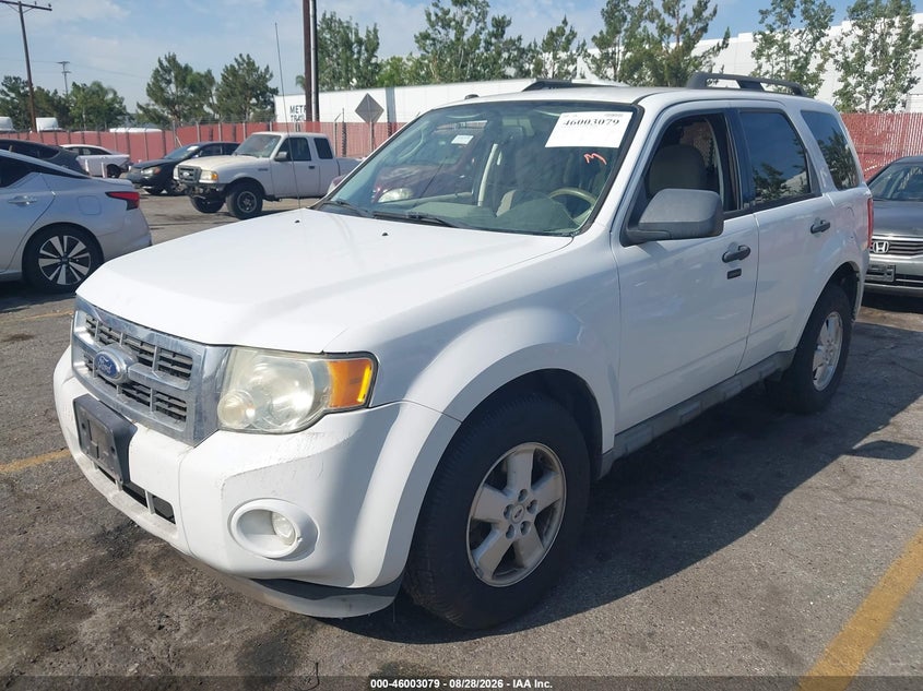 2011 Ford Escape, Normal Wear & Tear, IAAI, VIN 1FMCU9D76BKB34561 — photo 2