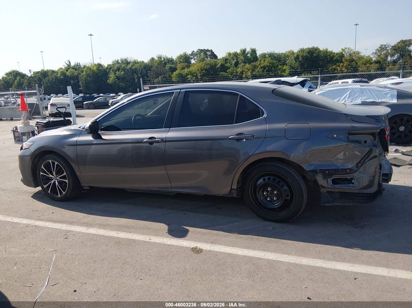 TOYOTA CAMRY - zdjęcie 14
