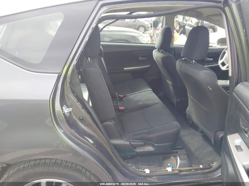 TOYOTA PRIUS V - zdjęcie 8