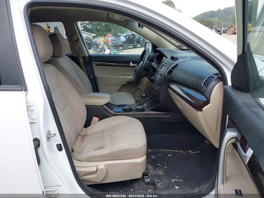 2015 KIA SORENTO auction photo 5