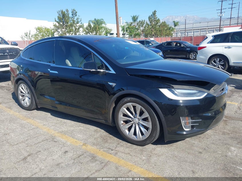 TESLA MODEL X - zdjęcie 1