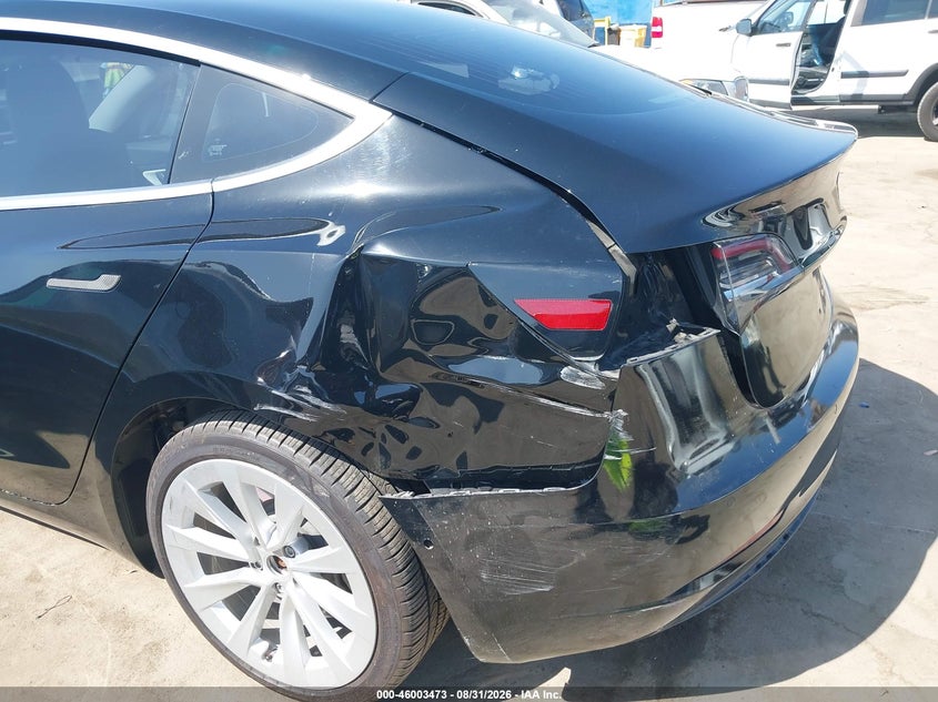 TESLA MODEL 3 - zdjęcie 6