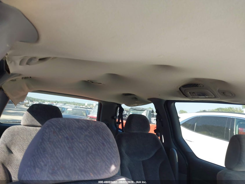 1998 CHRYSLER TOWN & COUNTRY auction photo 8