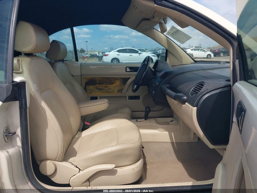 2010 VOLKSWAGEN NEW BEETLE auction photo 5