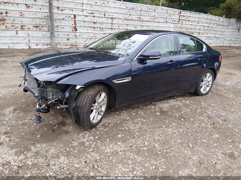 Vin: sajad4bg8ha947434, lot: 46502919, jaguar xe 25t premium 20172
