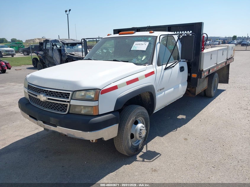 2005 CHEVROLET SILVERADO 3500 CHASSIS auction photo 2