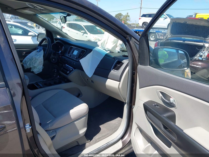 2016 KIA SEDONA auction photo 5