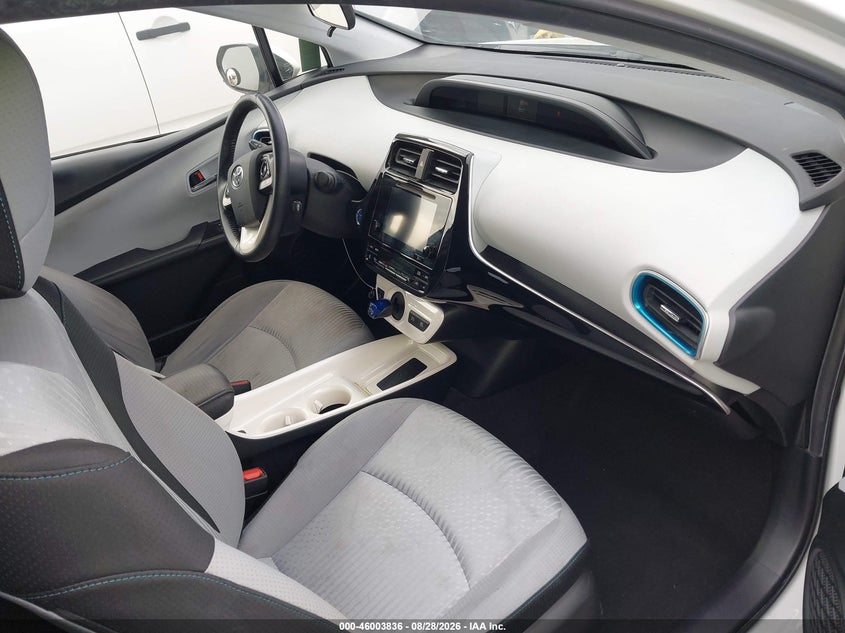 2017 TOYOTA PRIUS auction photo 5