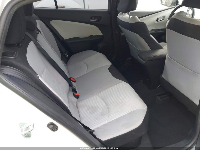 2017 TOYOTA PRIUS auction photo 8