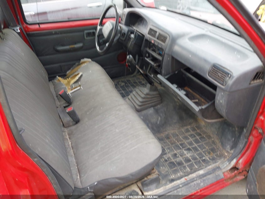 1995 NISSAN TRUCK auction photo 5