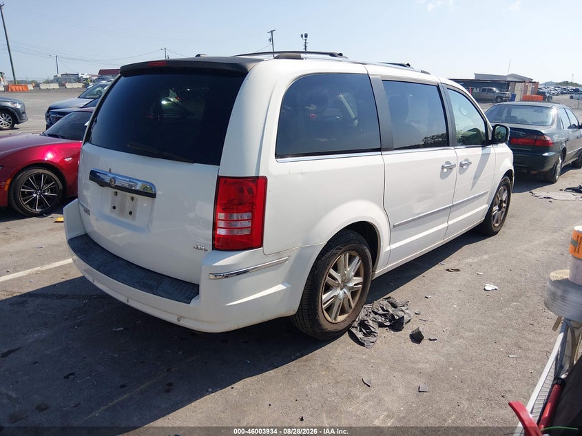 2008 CHRYSLER TOWN & COUNTRY auction photo 4