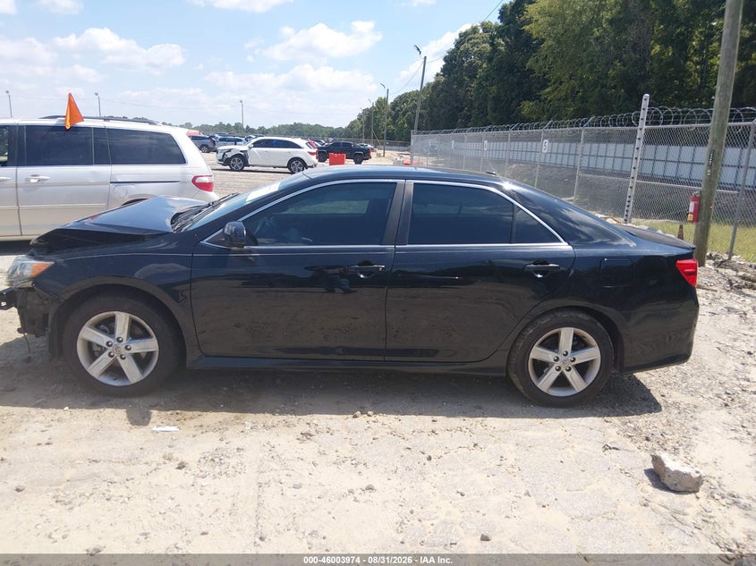 2013 TOYOTA CAMRY SE · Фото 14