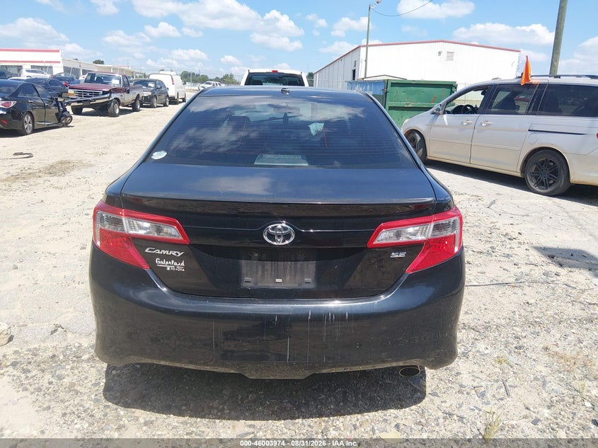 2013 TOYOTA CAMRY SE · Фото 16