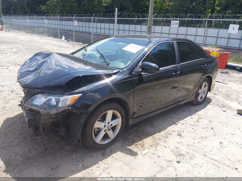 2013 TOYOTA CAMRY SE · Фото 2