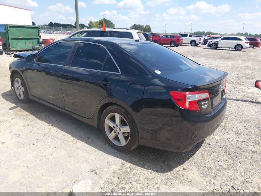 2013 TOYOTA CAMRY SE · Фото 3