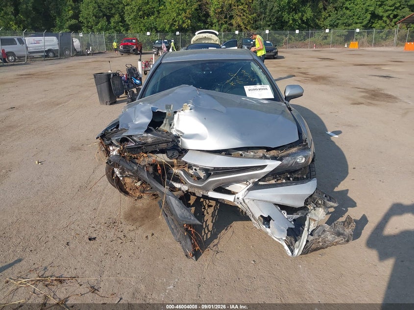 TOYOTA CAMRY - zdjęcie 13