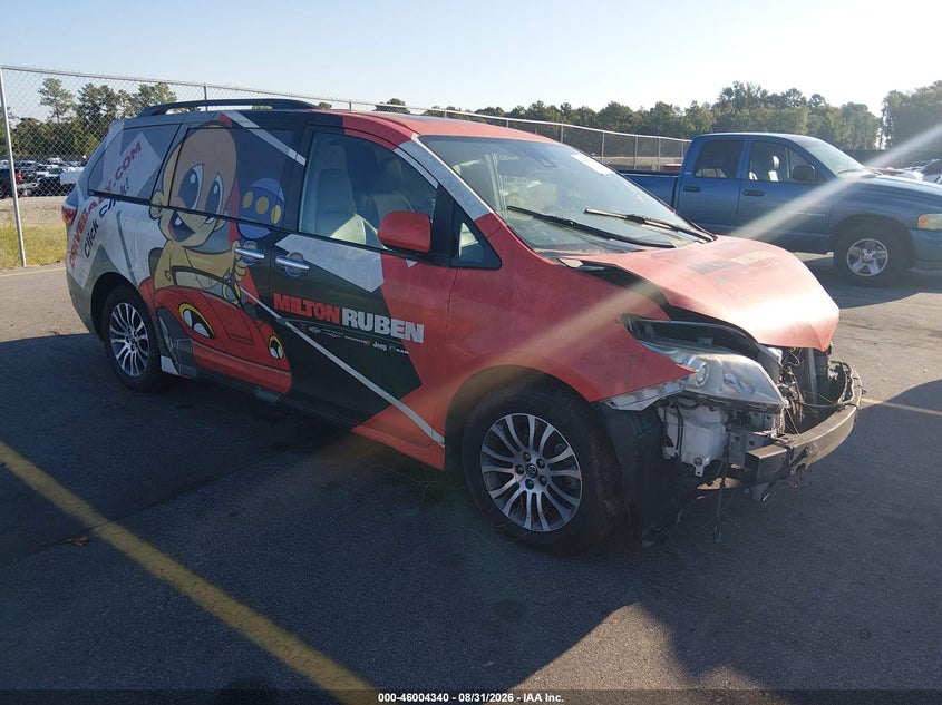 2019 TOYOTA SIENNA auction photo 1