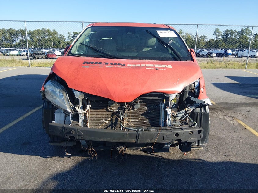 2019 TOYOTA SIENNA auction photo 6