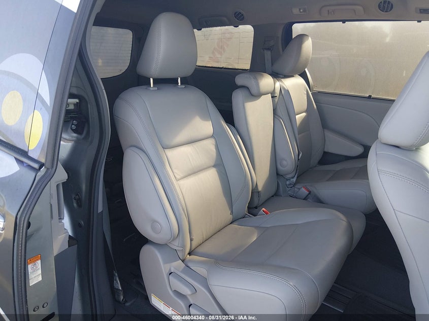 2019 TOYOTA SIENNA auction photo 8