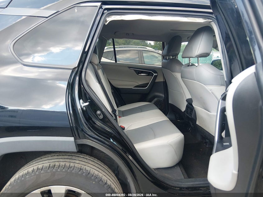 TOYOTA RAV4 - zdjęcie 8