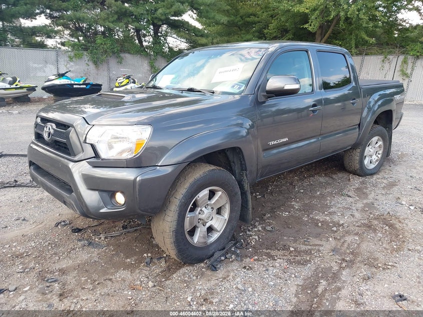 2015 TOYOTA TACOMA auction photo 2
