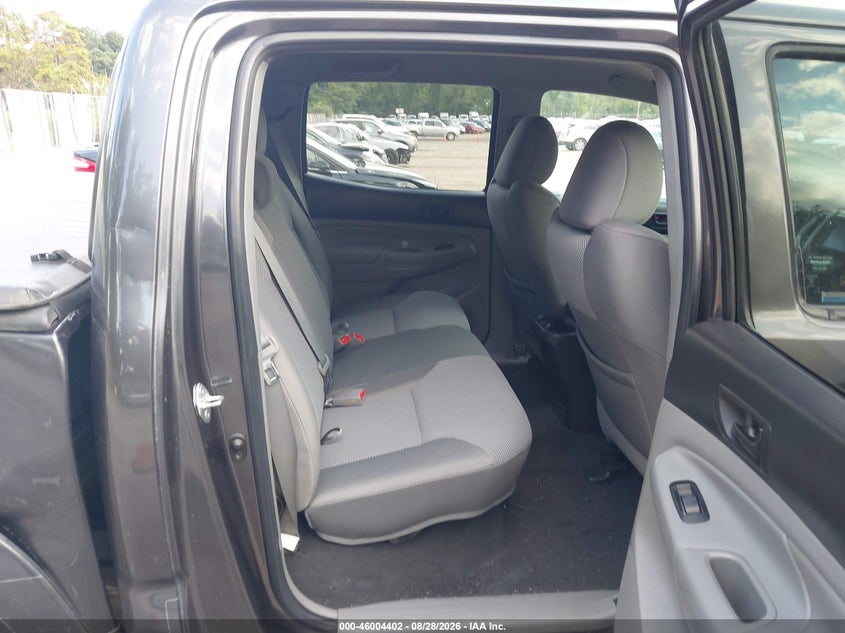 2015 TOYOTA TACOMA auction photo 8