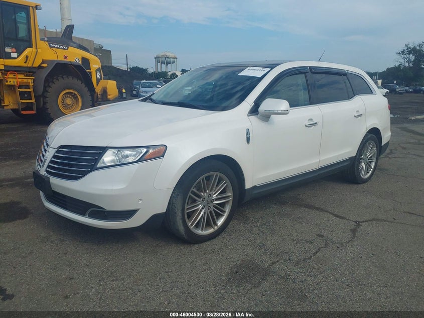 2018 Lincoln MKT, Repossession, IAAI, VIN 2LMHJ5AT3JBL01254 — photo 2