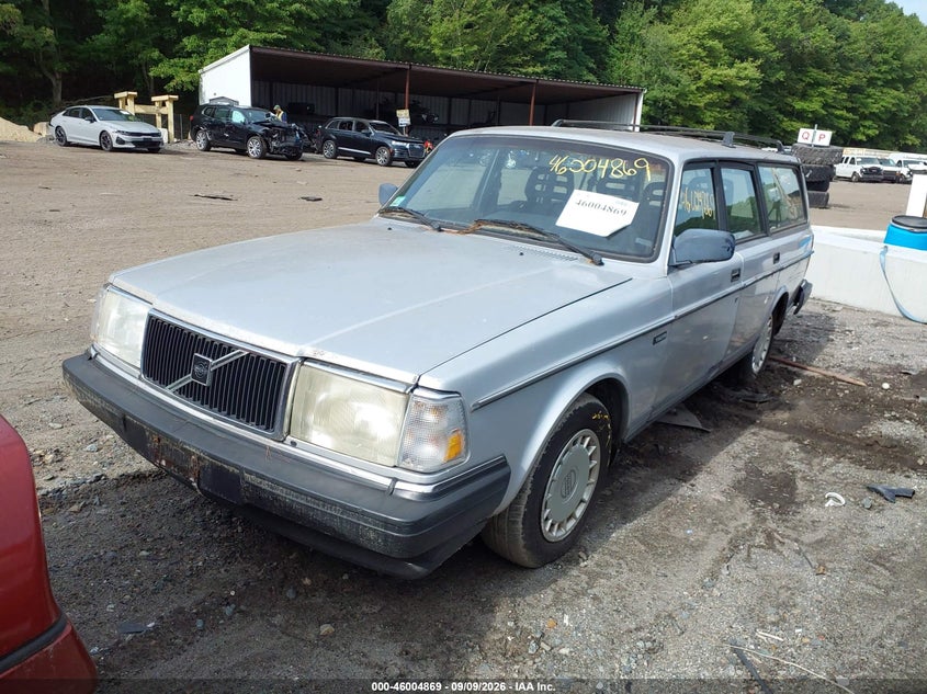 1993 VOLVO 240 auction photo 2
