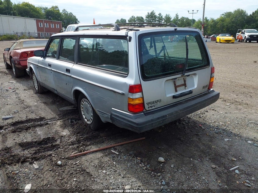 1993 VOLVO 240 auction photo 3