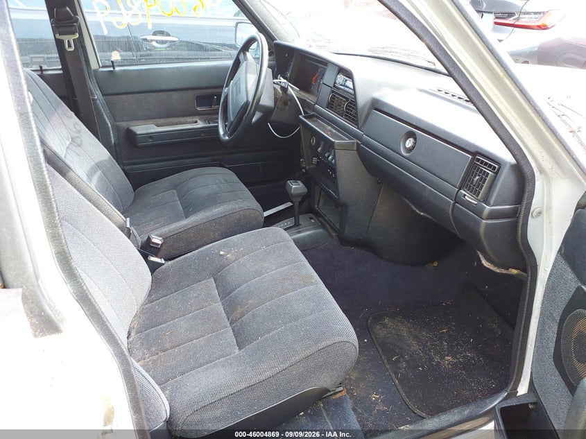 1993 VOLVO 240 auction photo 5