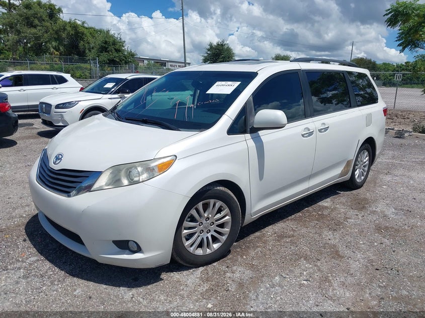2015 Toyota Sienna, Правий бік, IAAI, VIN 5TDYK3DC7FS613824 — фото 2