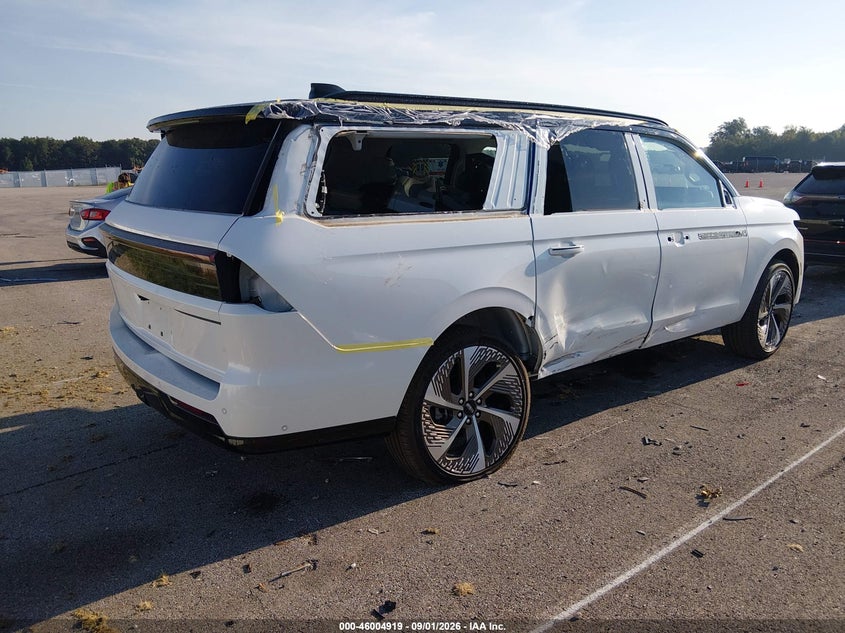 2025 LINCOLN NAVIGATOR auction photo 4