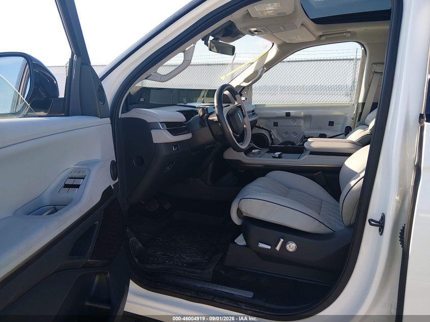 2025 LINCOLN NAVIGATOR auction photo 5