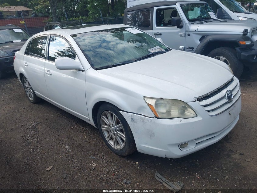 2005 TOYOTA AVALON auction photo 1