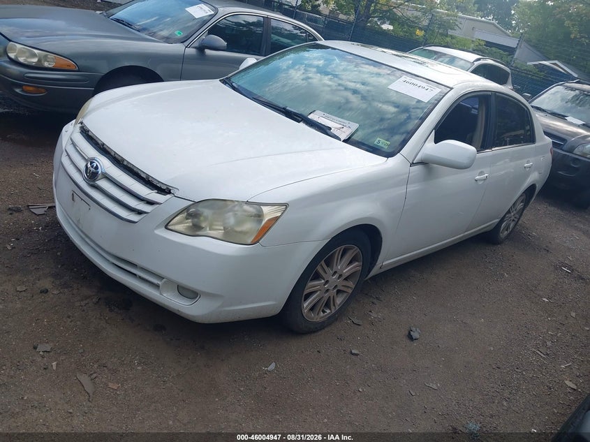 2005 TOYOTA AVALON auction photo 2