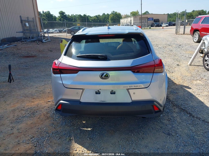 Фото 16 - LEXUS UX 250H